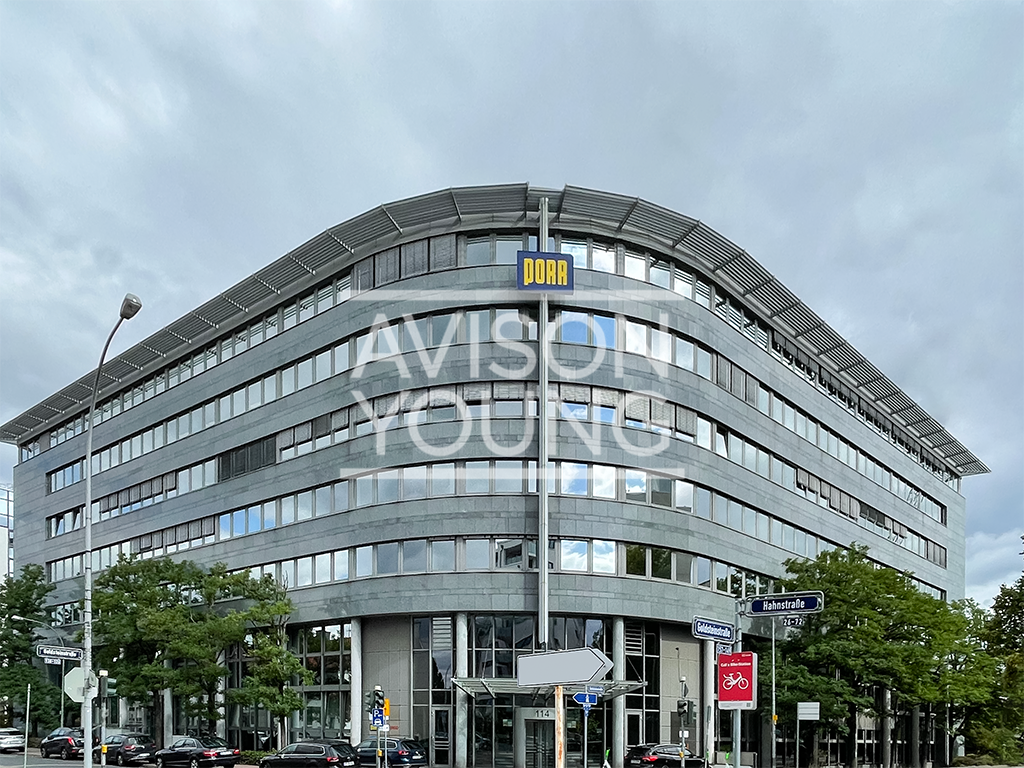 Großräumige Flächen in der lebendigen Bürostadt