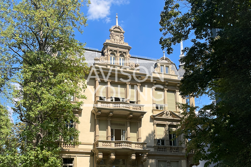 Herrschaftliche Altbauvilla in präferierter Lage 