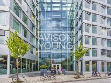 Helle Büros mit Weitsicht und Dachterrasse Helle Büros mit Weitsicht und Dachterrasse