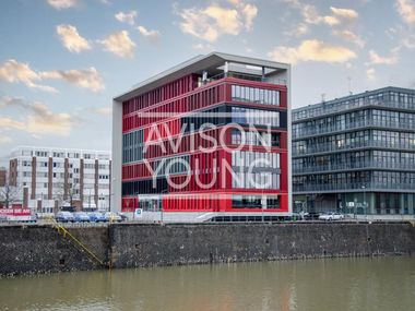 Think outside the box - move into the dock Think outside the box - move into the dock