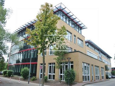 Gepflegter Gewerbepark in Flughafennähe Gepflegter Gewerbepark in Flughafennähe