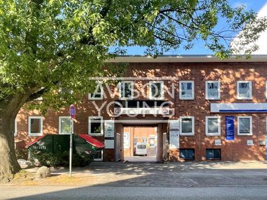 Helle Bürofläche mit Lagermöglichkeiten! Helle Bürofläche mit Lagermöglichkeiten!